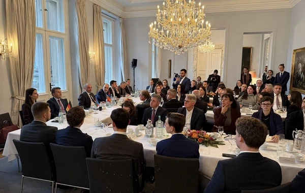 Almaniya XİN başçısı azərbaycanlı və ermənistanlı səfirlərlə bir arada