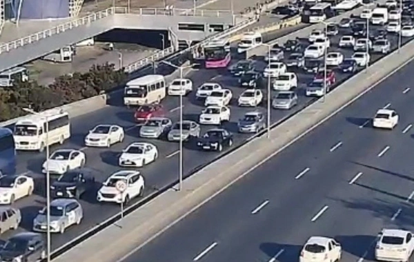 Bakıda 19 istiqamətdə tıxac var - SİYAHI