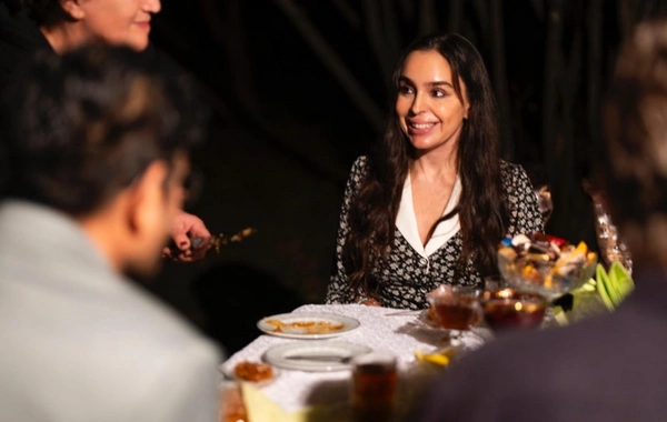 Leyla Əliyeva Qəbələdə "Gənc arıçı" layihəsinin iştirakçısı ilə görüşüb Leyla Əliyeva Qəbələdə "Gənc arıçı" layihəsinin iştirakçısı ilə görüşüb