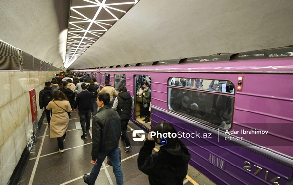 В движении поездов бакинского метро наблюдаются задержки
