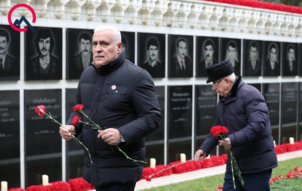 Rəsmilər Şəhidlər xiyabanında