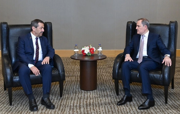 Ceyhun Bayramov Şimali Kiprdən olan həmkarı ilə regional təhlükəsizlik məsələlərini müzakirə edib