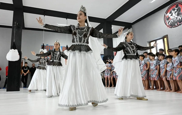 Fərid Qayıbov yeni idman zalının açılışında iştirak edib