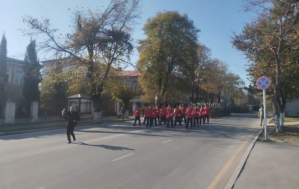 Bölgələrdə Zəfər Günü ilə bağlı hərbçilərin yürüşü keçirilir