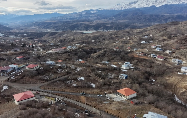 Prezident İlham Əliyev Ağdərə rayonunun Heyvalı kəndində görülmüş işlərlə tanış olub