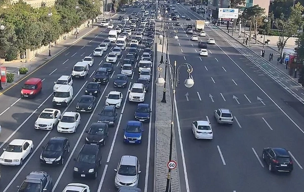 Bakıda 13 istiqamətdə nəqliyyatın sıxlığı müşahidə olunur