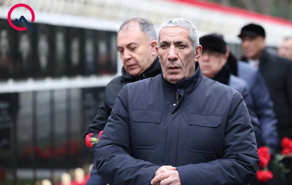 Rəsmilər Şəhidlər xiyabanında