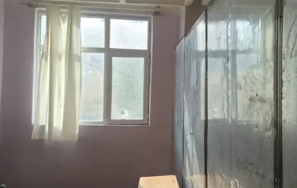 Məktəbə daş atdılar, şagirdlər xəsarət aldı