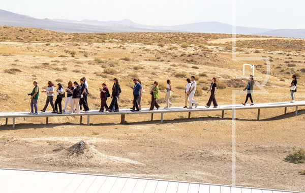 Turistləri heyran qoyan DİYAR: Alov, neft və palçığın qovuşduğu məkandan FOTOREPORTAJ