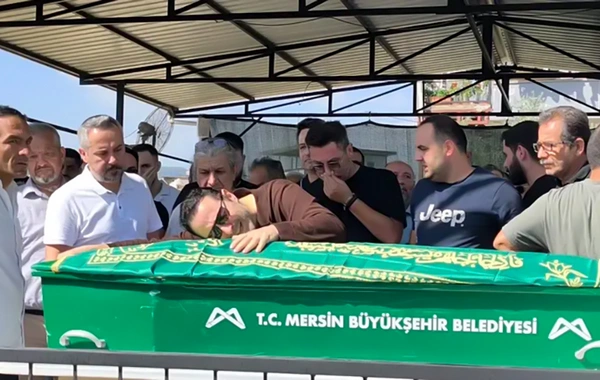 Müğənni göz yaşları içində qızını son mənzilə yola saldı