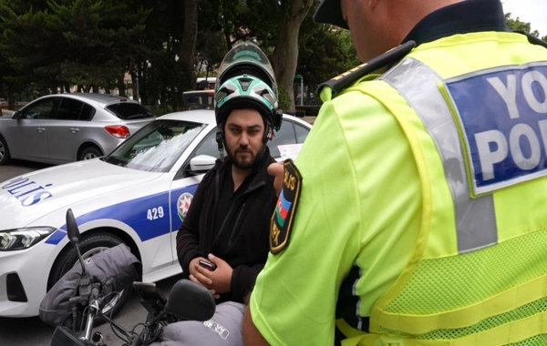 Yol polisi motokuryerlərə nəzarəti gücləndirib