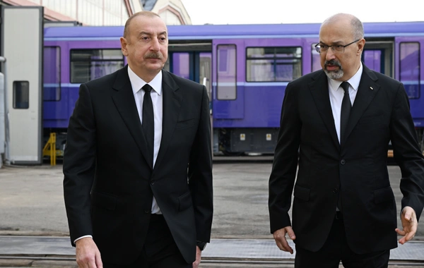 Prezident İlham Əliyev Bakıda komplektləşdirilən yeni nəsil metro qatarları ilə tanış olub
