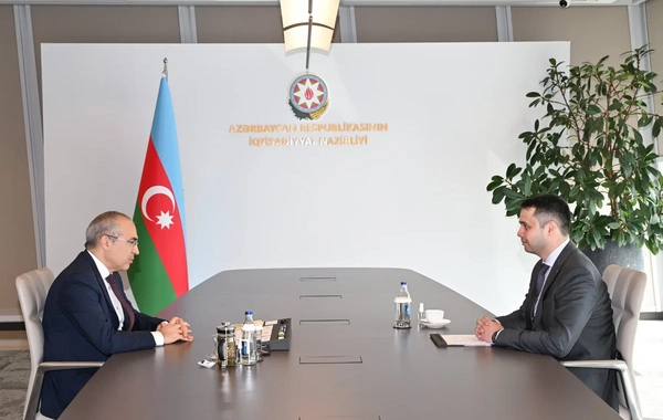 Mikayıl Cabbarov IV "Yüksəliş" müsabiqəsinin qalibləri ilə görüşüb