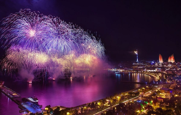 Bakıda restoranlarda Yeni il QİYMƏTLƏRİ