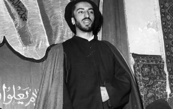 Xameneinin əvvəllər yayımlanmayan fotoları üzə çıxdı