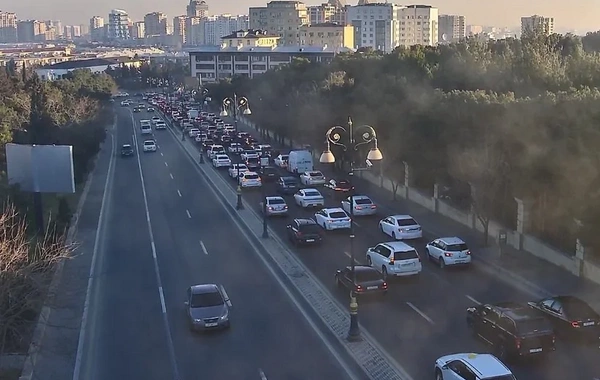 Bakıda 20 istiqamətdə nəqliyyatın sıxlığı yaranıb