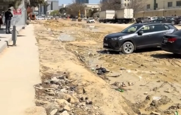 Ulduz metrostansiyasının ətrafındakı yol yararsız haldadır