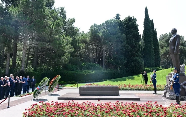 Speaker of the Jordanian House of Representatives visited the Alley of Honorary Burial and Victory Park