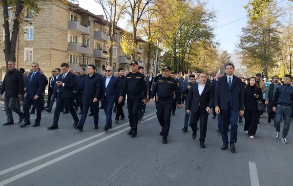 Bölgələrdə Zəfər Günü ilə bağlı hərbçilərin yürüşü keçirilir