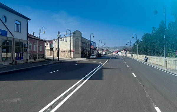Quba şəhərində yol nişanlanma işləri aparılır