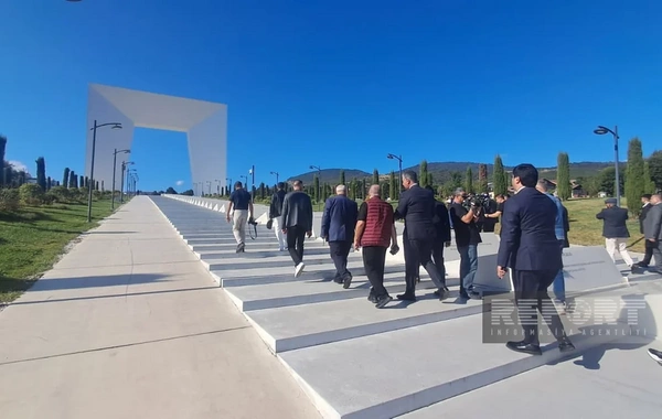 Din xadimləri Xankəndidə Zəfər parkı və Zəfər meydanını ziyarət ediblər