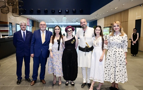 Leyla Əliyeva Budapeştdə Azərbaycan xalçaları – ənənədən müasir incəsənətə sərgisinin təqdimatında iştirak edib