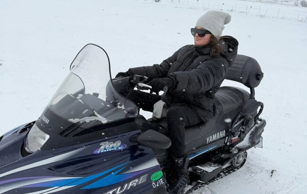 Azərbaycanlı model oğlu ilə Gürcüstanda dincəlir