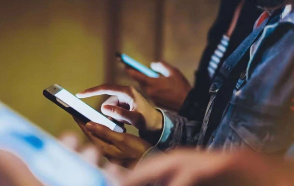 В Азербайджане принято важное решение в связи с мобильными телефонами