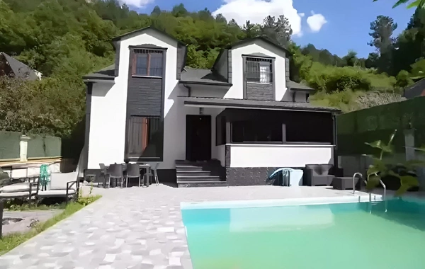 Tanınmış aparıcının təbiət qoynundakı villası nümayiş olundu