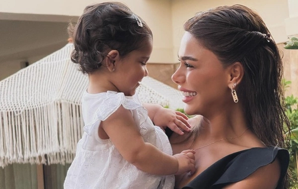 Aysun İsmayılova: Qızımın reklam siması olması üçün 150 000 AZN tələb etmişdim