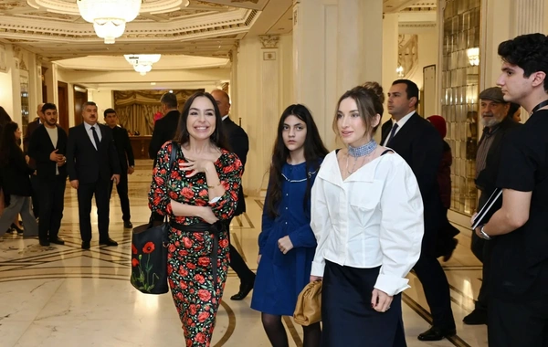 Mehriban Əliyeva "Qağayı" tamaşasının təqdimatında iştirak edib