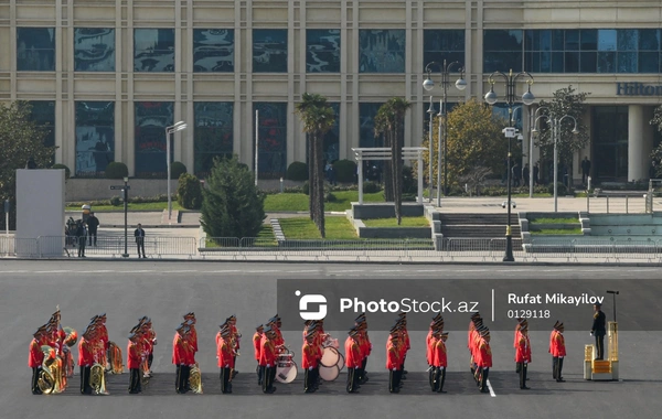 Bakıdakı hərbi paraddan maraqlı FOTOLAR