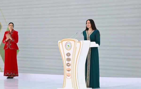 Aşqabadda MAMA Ana təbiət beynəlxalq incəsənət sərgisi açılıb