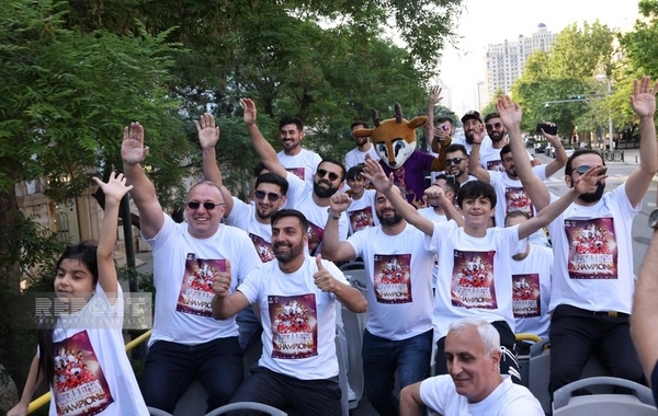 Millimizin dünya çempionu olması münasibətilə Bakıda şəhər turu keçirilib