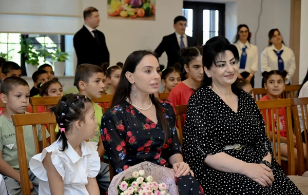 Leyla Əliyeva Şəkidə Uşaq evi sosial xidmət müəssisəsinin sakinləri ilə görüşüb