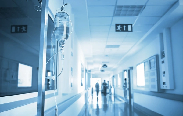 Tanınmış məşqçi təcili xəstəxanaya yerləşdirildi