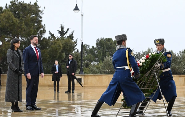 ABŞ Vitse-prezidenti və həyat yoldaşı Şəhidlər xiyabanını ziyarət ediblər