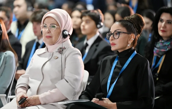 Əminə Ərdoğan Mehriban Əliyevaya zəng edib