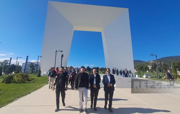 Din xadimləri Xankəndidə Zəfər parkı və Zəfər meydanını ziyarət ediblər