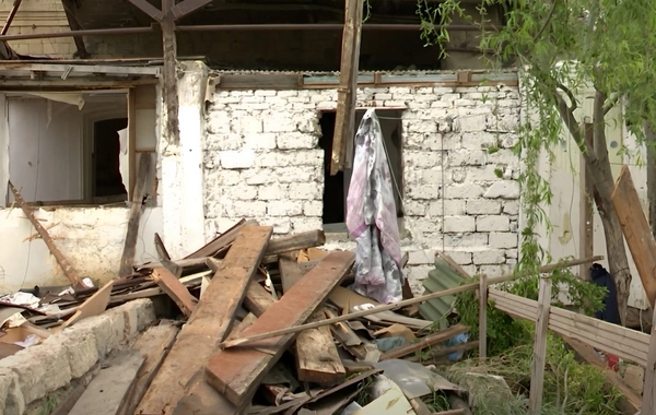 В Баку начали сносить жилой дом с людьми внутри: две семьи отказались выселяться