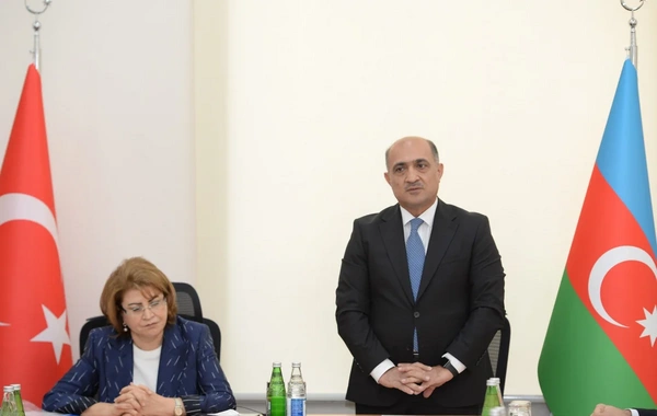 Türkiyə-Azərbaycan Universitetinin ilk rektoru kollektivə təqdim olunub