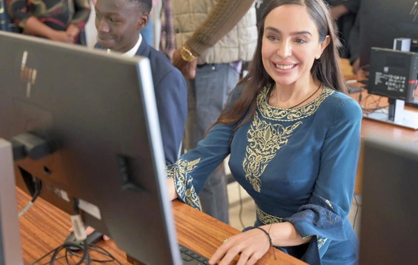 Leyla Əliyeva Nayrobi tam orta məktəbində və tibb mərkəzində olub