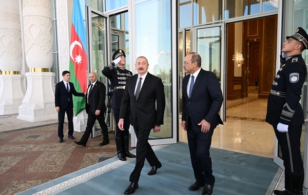 Президент Ильхам Алиев прибыл с визитом в Узбекистан