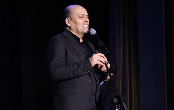 Şuşa Dövlət Musiqili Dram Teatrında inkluziv bir qizin mono tamaşası