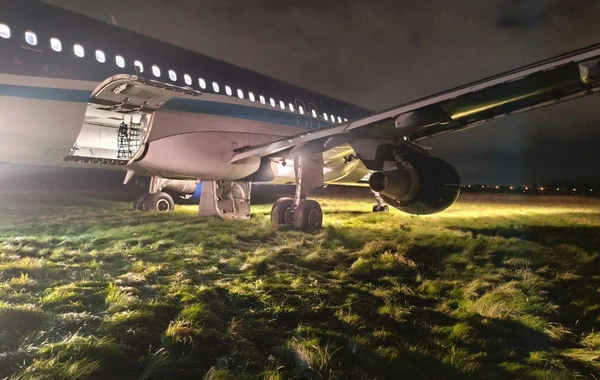 Самолет AZAL вернулся после вылета в Санкт-Петербург