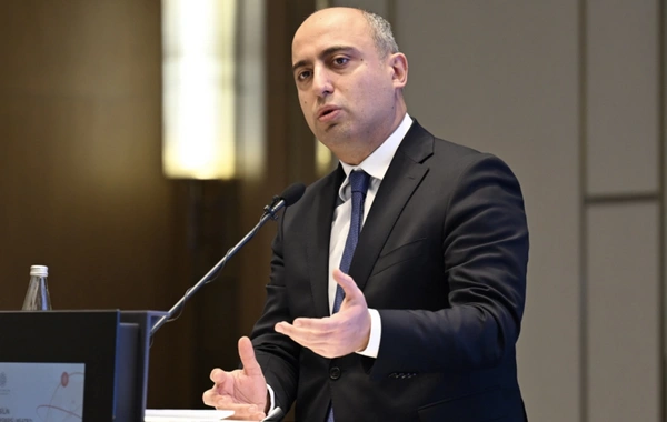 Emin Əmrullayev yeni təyin olunan məktəb direktorları ilə görüşüb