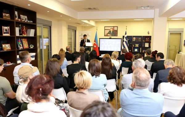 Fuad Muradov Yunanıstandakı azərbaycanlılarla diaspor fəaliyyətinin yol xəritəsini müzakirə edib