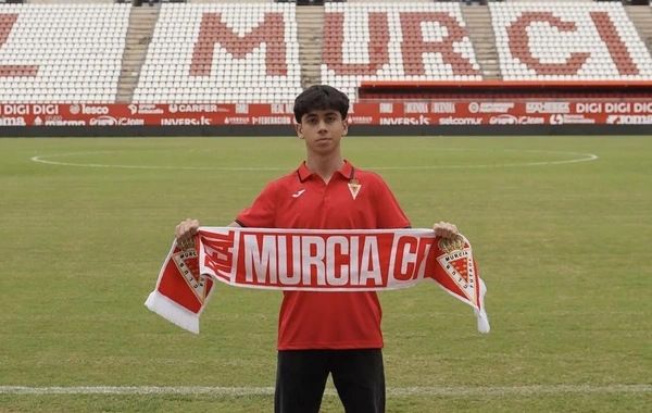 Azərbaycanlı futbolçu İspaniya klubu ilə 3 illik müqavilə imzaladı
