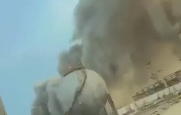 Səudiyyə Ərəbistanındakı neft obyektindən qatı tüstü qalxır - ANBAAN VİDEO