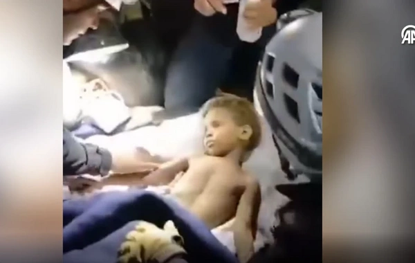 Venesuelada 3 yaşlı uşaq zəlzələdən 6 gün sonra dağıntılar altından sağ çıxarıldı